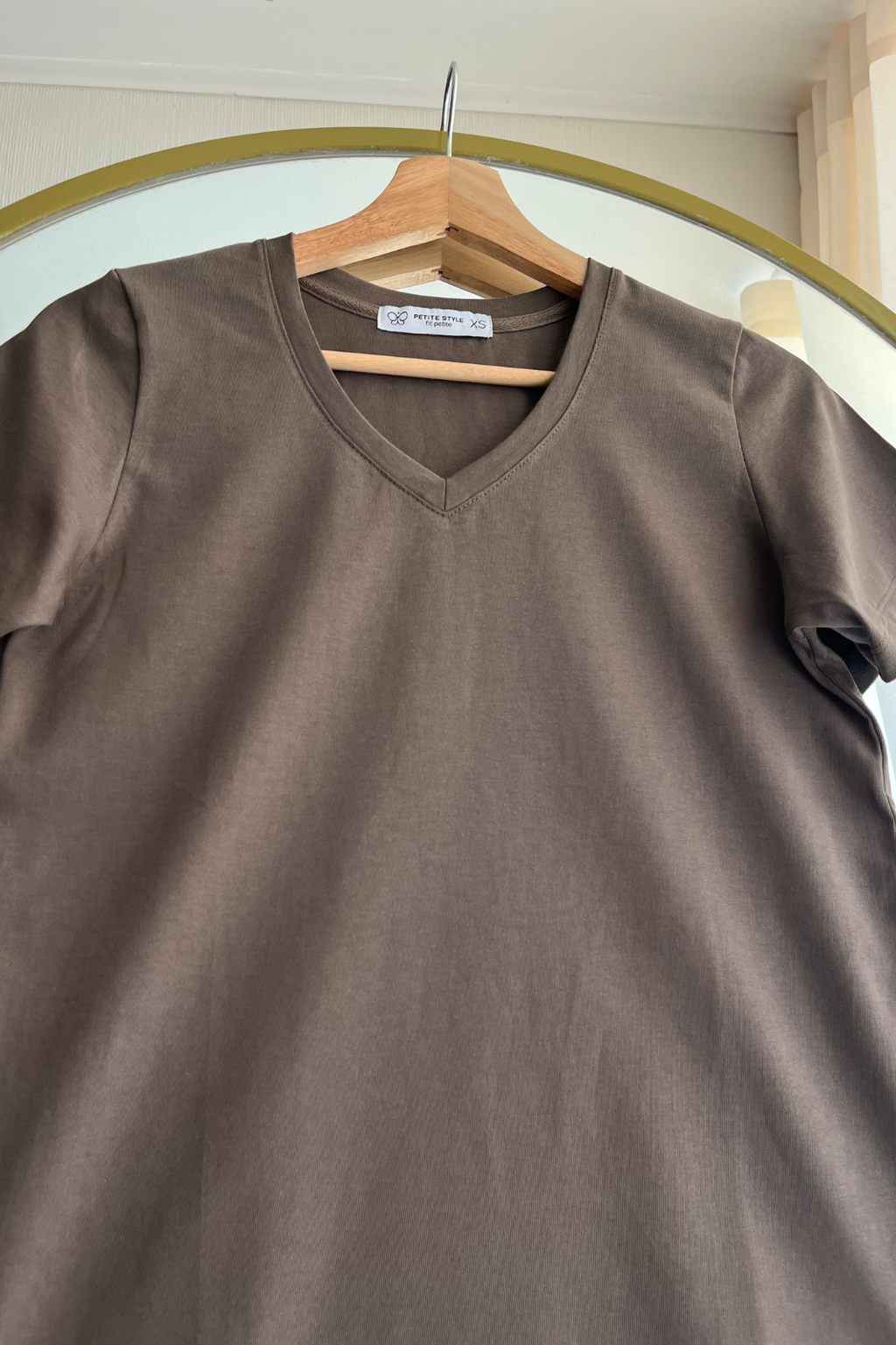 Polo Básico Petite Emma - Moca